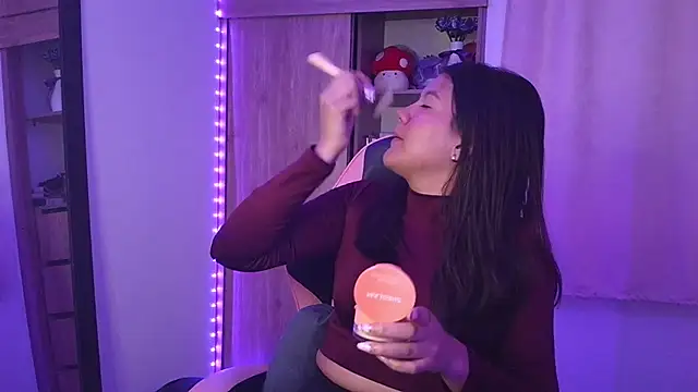 Oliviawatson1 online show from March 6, 2026, 12:00 pm