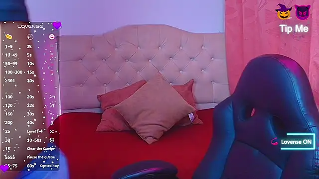 lailahdark online show from October 23, 2025, 4:44 am