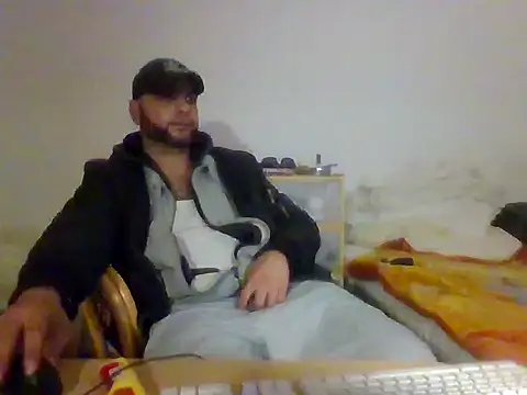 Snapshot of SmokedAlloy2 chatting on November 16, 2025, 6:12 pm SmokedAlloy2 online show from November 16, 2025, 6:12 pm