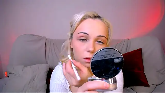 Charlotte Colinss online show from February 2, 2026, 4:44 am