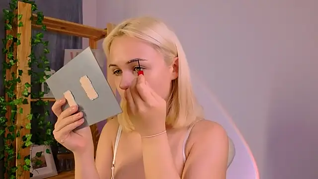 Charlotte Colinss online show from October 16, 2025, 4:21 am