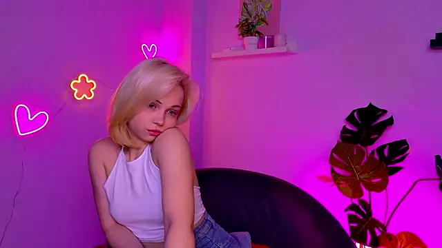 Charlotte Colinss online show from March 9, 2026, 3:43 am