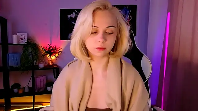 Charlotte Colinss online show from May 26, 2026, 3:48 am