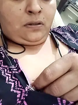 Sexey-Rani online show from November 17, 2025, 8:29 am