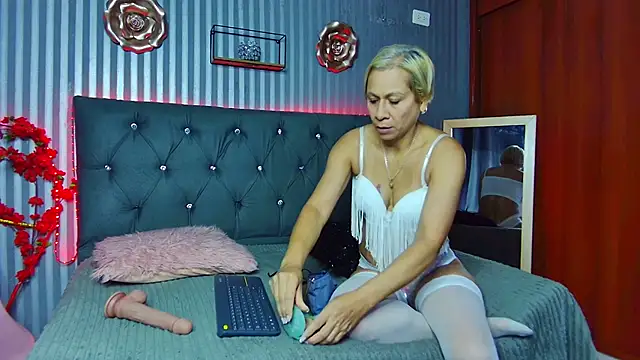 geminis milf online show from October 3, 2025, 6:42 pm