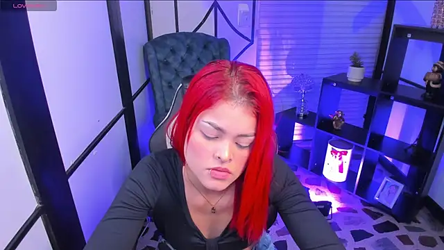 NahomiRichards  online show from December 19, 2025, 4:27 am