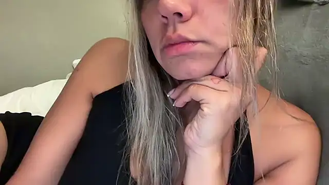 prettyykitty22 online show from November 23, 2025, 4:44 am