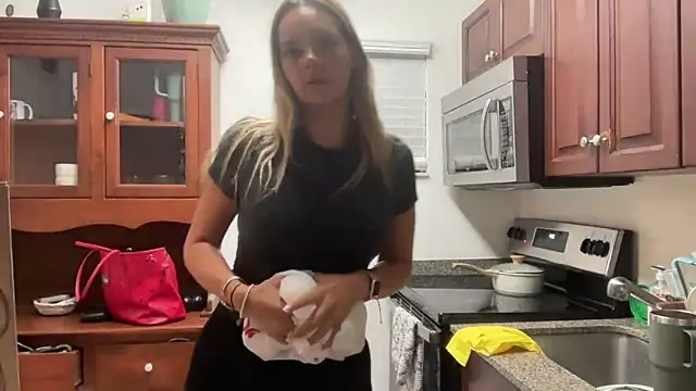 prettyykitty22 online show from November 15, 2025, 2:37 am