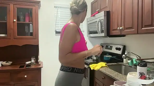 prettyykitty22 online show from January 14, 2026, 8:34 pm