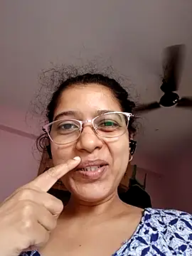 Snapshot of thanusi_2 chatting on November 4, 2025, 6:17 am thanusi 2 online show from November 4, 2025, 6:17 am