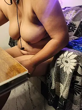 Delisha143 online show from May 28, 2026, 8:00 am