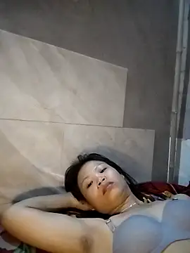 LinhNa999 online show from November 9, 2025, 1:04 pm