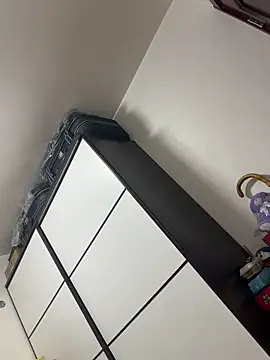 smallsmallsmallbird online show from March 16, 2026, 5:37 pm