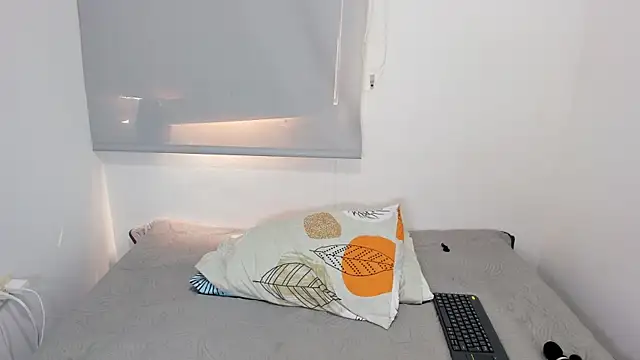 CristinaPiccone online show from December 21, 2025, 3:03 pm