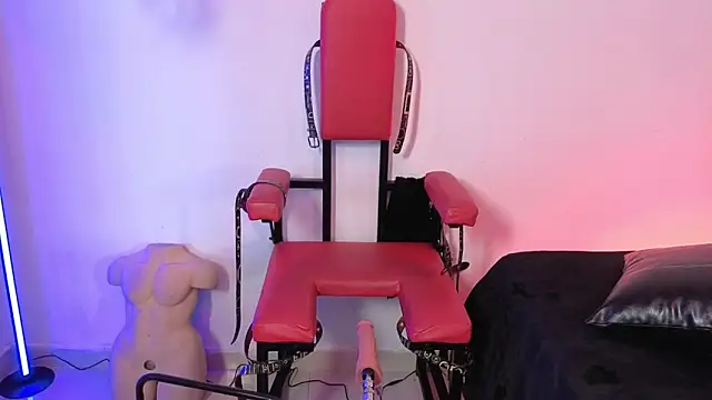 elowen halley1 online show from April 16, 2026, 9:39 pm