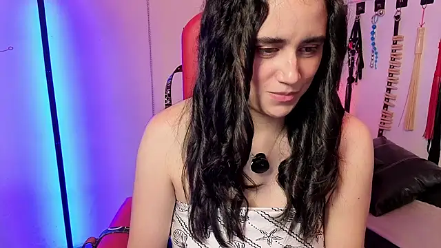 elowen halley1 online show from March 29, 2026, 6:42 pm