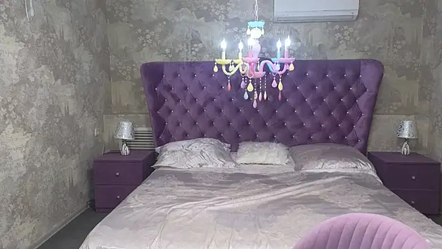 Eloisa Eliot online show from November 13, 2025, 3:49 pm