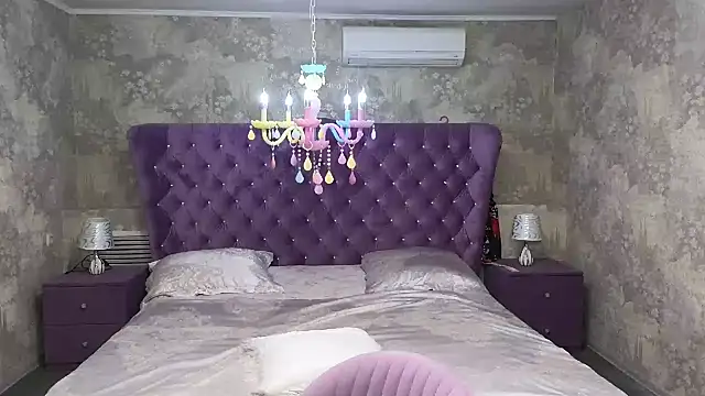 Eloisa Eliot online show from October 13, 2025, 3:02 pm