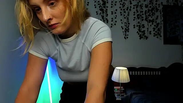 Ariana Spring online show from October 25, 2025, 3:49 am