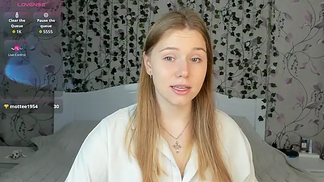  influensii  online show from November 6, 2025, 5:33 am