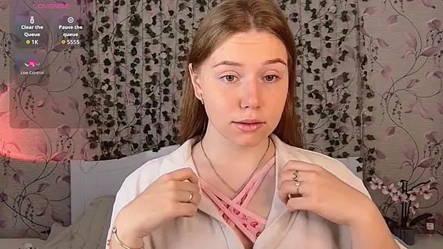  influensii  online show from October 6, 2025, 4:57 am