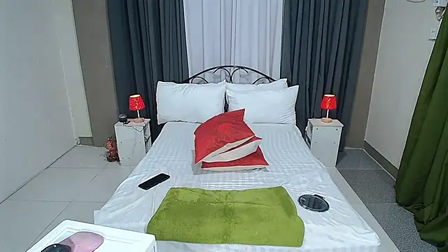 petitetsbigloads online show from January 10, 2026, 9:32 pm