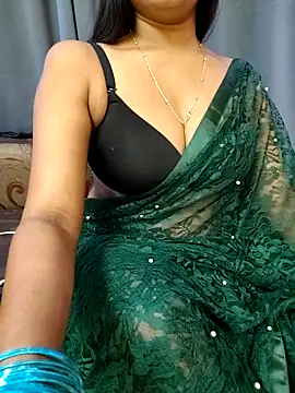 Misss-julli online show from November 22, 2025, 6:12 am