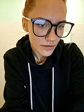 SlimBellaa online show from October 25, 2025, 12:39 pm