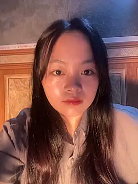 Julia-Elsa online show from November 8, 2025, 7:12 am