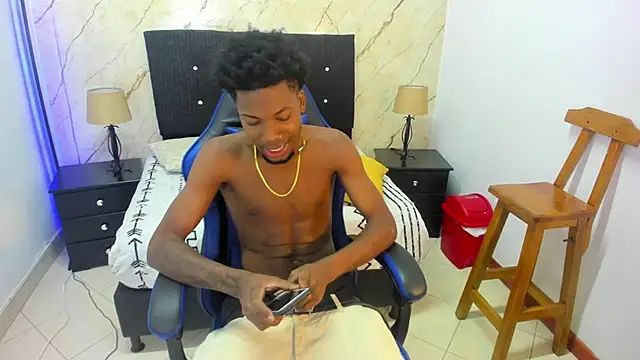 maikol monstercock online show from November 11, 2025, 3:12 am