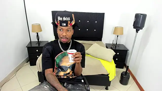 maikol monstercock online show from September 16, 2025, 4:13 am