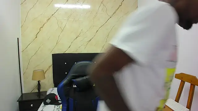 maikol monstercock online show from November 13, 2025, 3:10 am