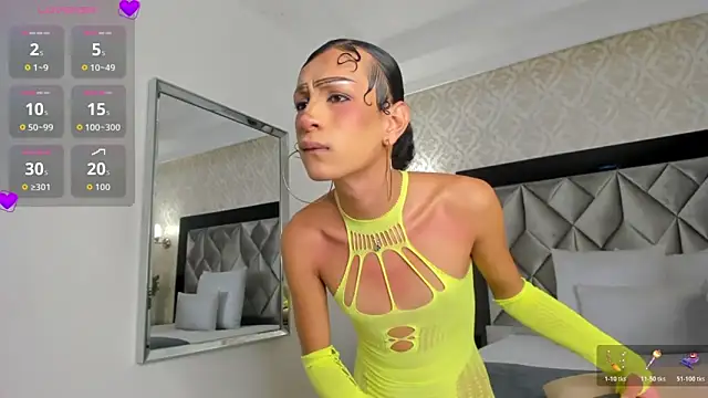 Layla Mackenzie online show from November 13, 2025, 4:05 am