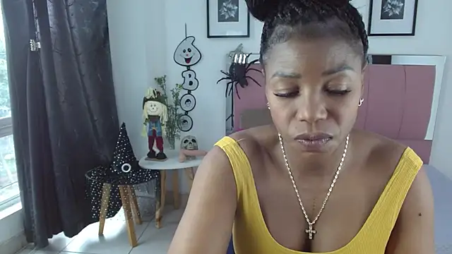 Lele F w online show from October 8, 2025, 6:52 pm