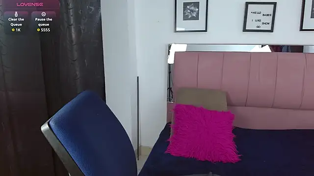 Lele F w online show from November 17, 2025, 8:35 pm