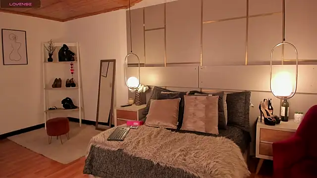 Lina Montclair online show from January 14, 2026, 6:22 pm