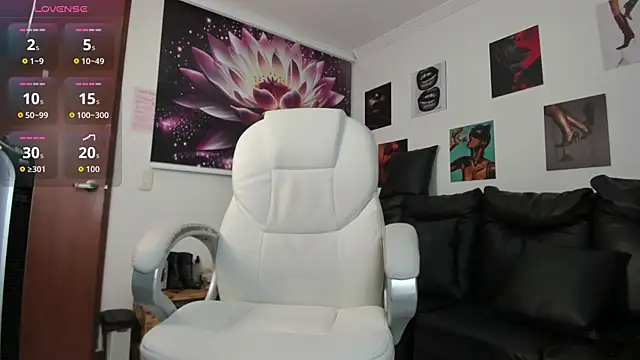 lycoris 19 online show from October 13, 2025, 9:05 pm