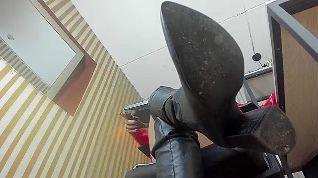 Scarlett Barnes online show from March 26, 2026, 12:25 pm