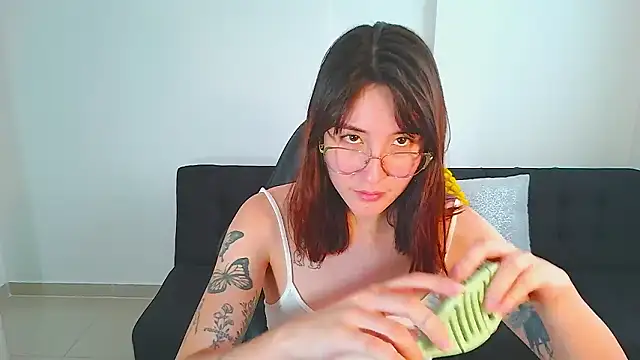 Yulienneg online show from February 15, 2026, 10:30 pm