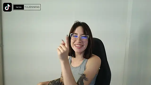 Yulienneg online show from September 11, 2025, 4:01 am