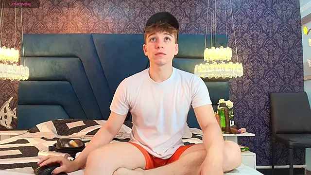 TaylerWhite online show from December 21, 2025, 11:56 am