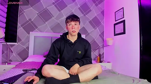 Snapshot of TaylerWhite chatting on November 15, 2025, 12:09 pm TaylerWhite online show from November 15, 2025, 12:09 pm