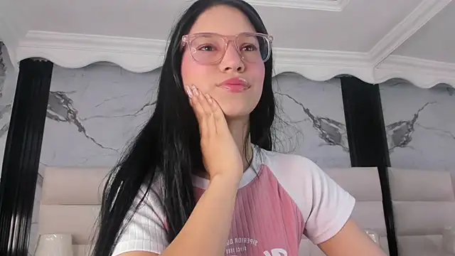 Snapshot of Sophie_Calloway chatting on April 24, 2026, 1:35 pm Sophie Calloway online show from April 24, 2026, 1:35 pm