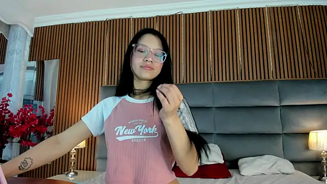 Snapshot of Sophie_Calloway chatting on May 6, 2026, 12:53 pm Sophie Calloway online show from May 6, 2026, 12:53 pm