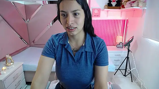 Mia garcia28 online show from May 11, 2026, 1:12 pm