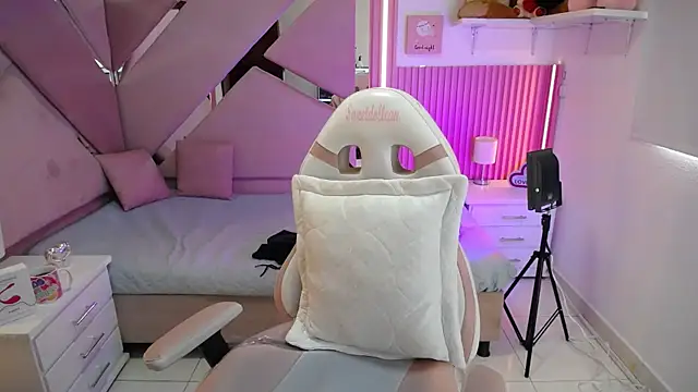 Mia garcia28 online show from September 29, 2025, 7:41 pm