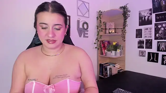 Lana Herondale online show from October 31, 2025, 9:43 pm