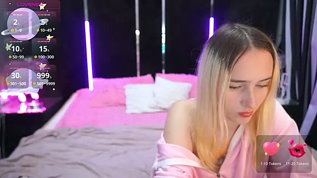 LilElfie online show from November 29, 2025, 2:17 pm