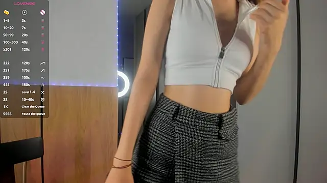 Xonalenei online show from September 20, 2025, 8:14 pm