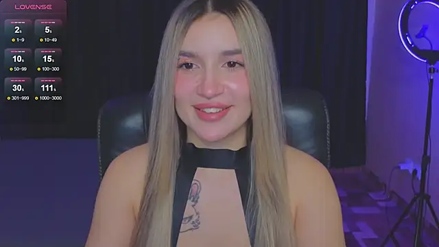 Snapshot of RoxyChill chatting on October 9, 2025, 7:14 pm RoxyChill online show from October 9, 2025, 7:14 pm